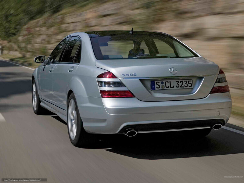 Silver Mercedes-Benz S500 in motion