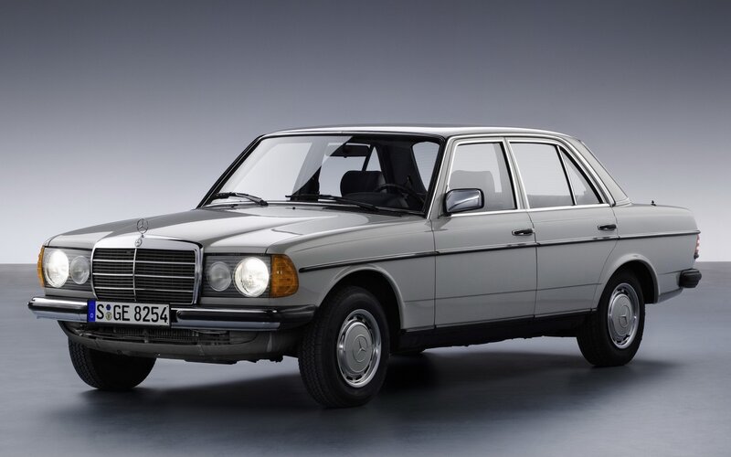 Silver Mercedes-Benz sedan
