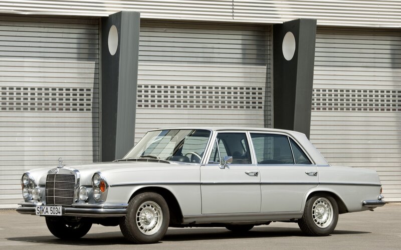 silver mercedes-benz sedan