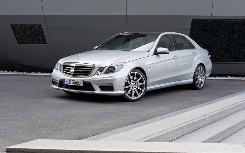 Silver Mercedes-benz Sedan — Modern, Photograph, Car, Building, Steps, Gray
