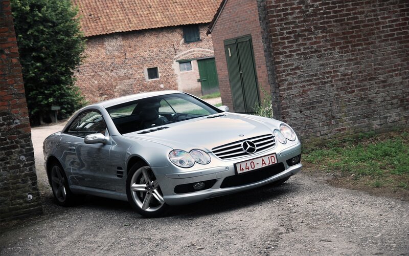Silver Mercedes-Benz SL500