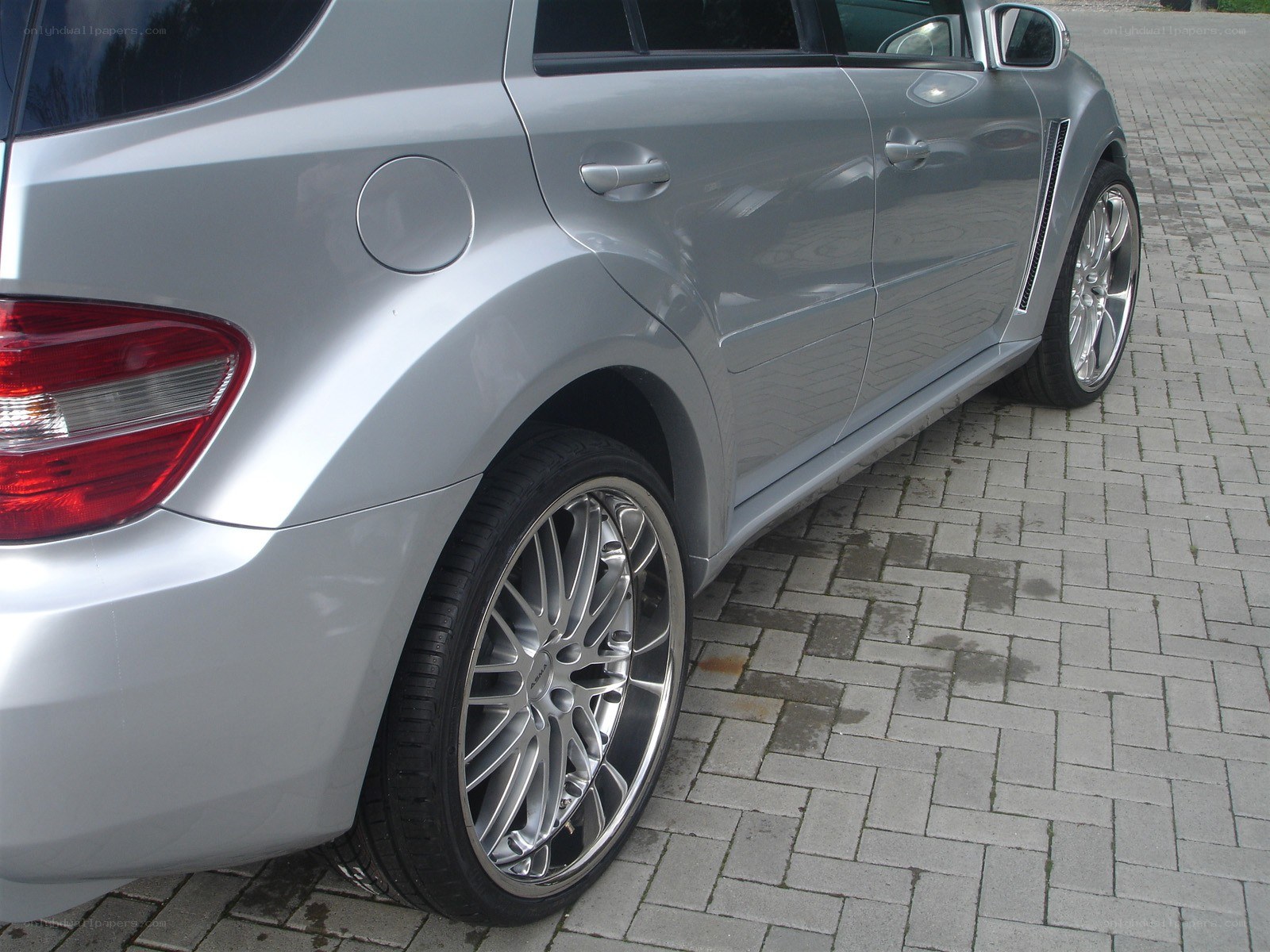 silver mercedes-benz suv