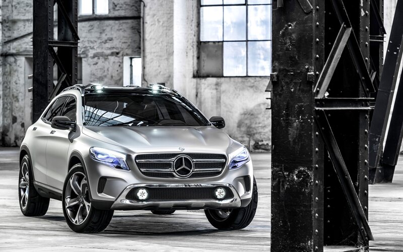 Silver Mercedes-benz Suv — Dramatic, Photograph