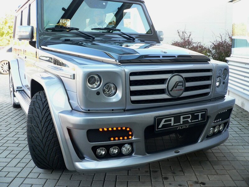 silver mercedes g-wagon