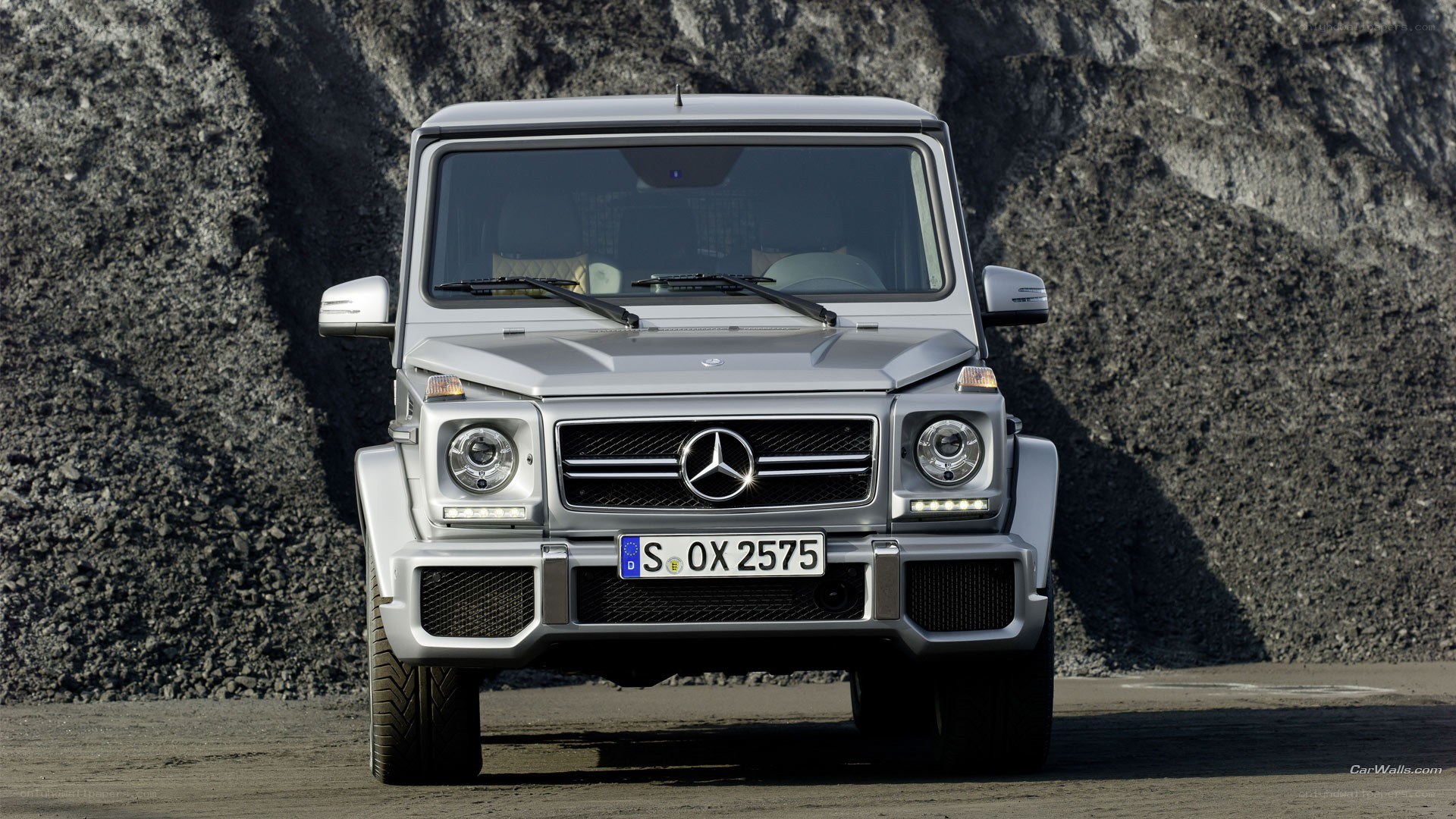 silver mercedes g-wagon