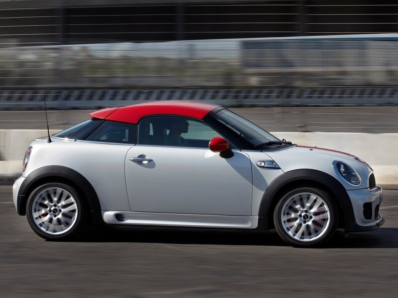 Silver Mini Cooper Car — Dynamic