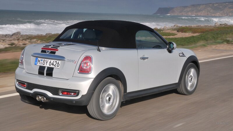 Silver Mini Cooper S — Dynamic