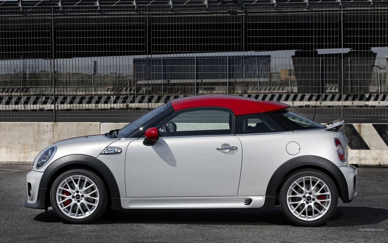 silver mini cooper with red roof