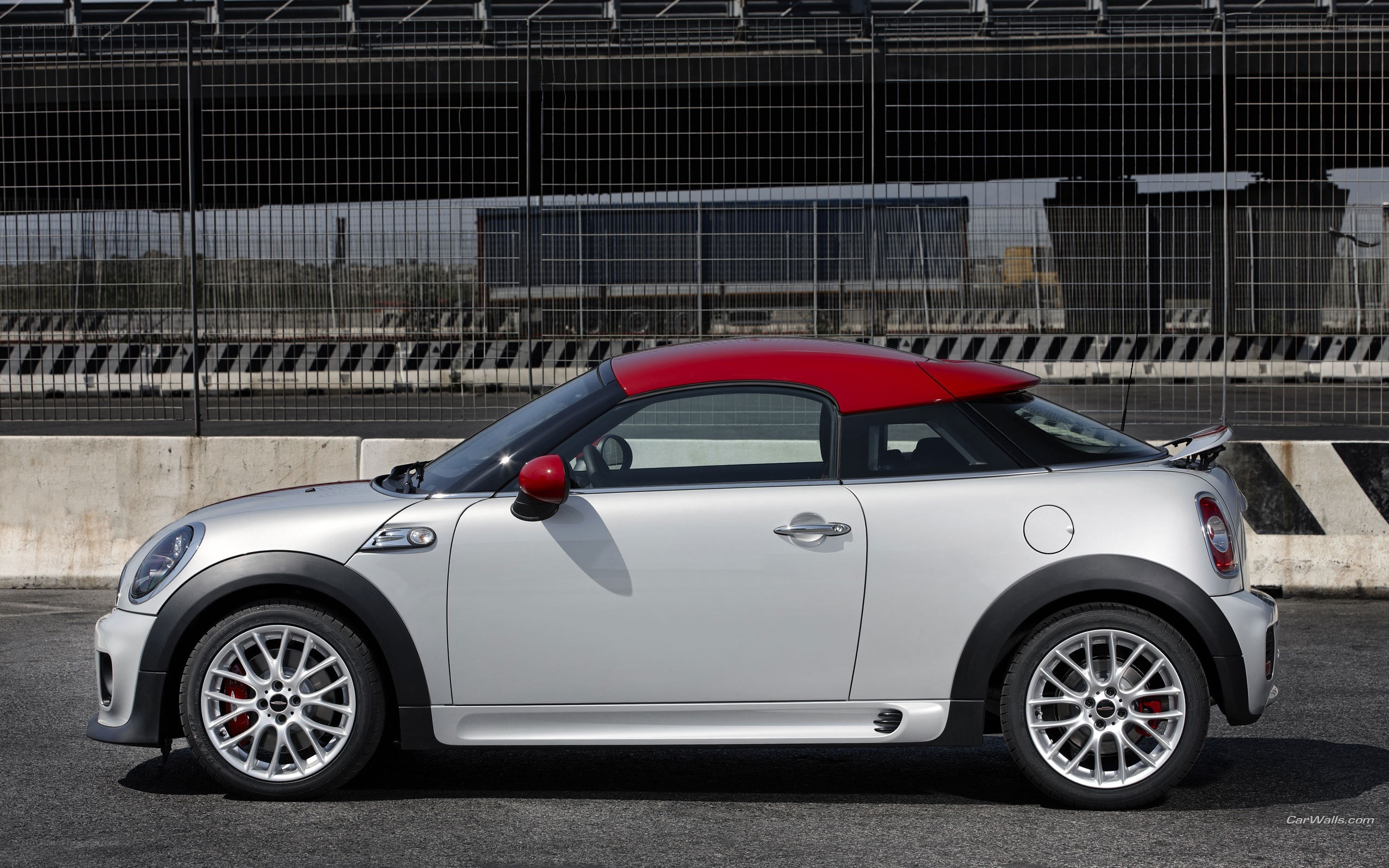 silver mini cooper with red roof