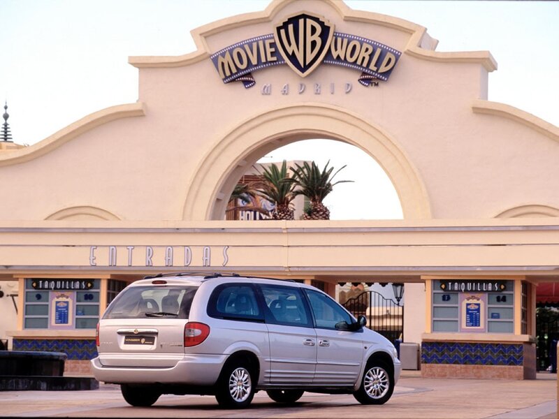 Silver minivan at Warner Bros. Movie World
