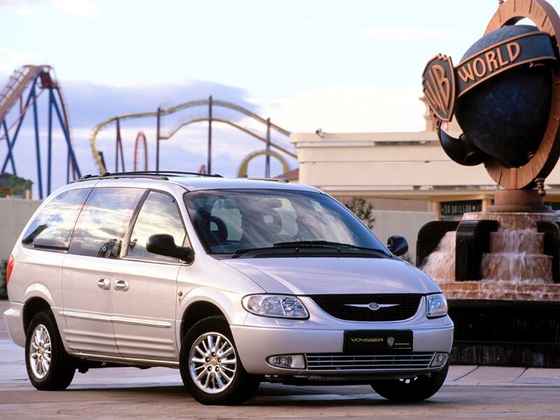 Silver minivan at Warner Bros. World