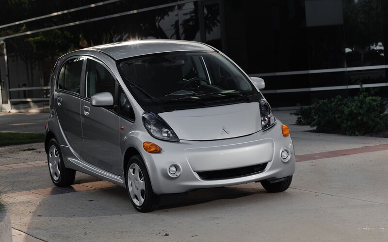 silver mitsubishi i-miev car