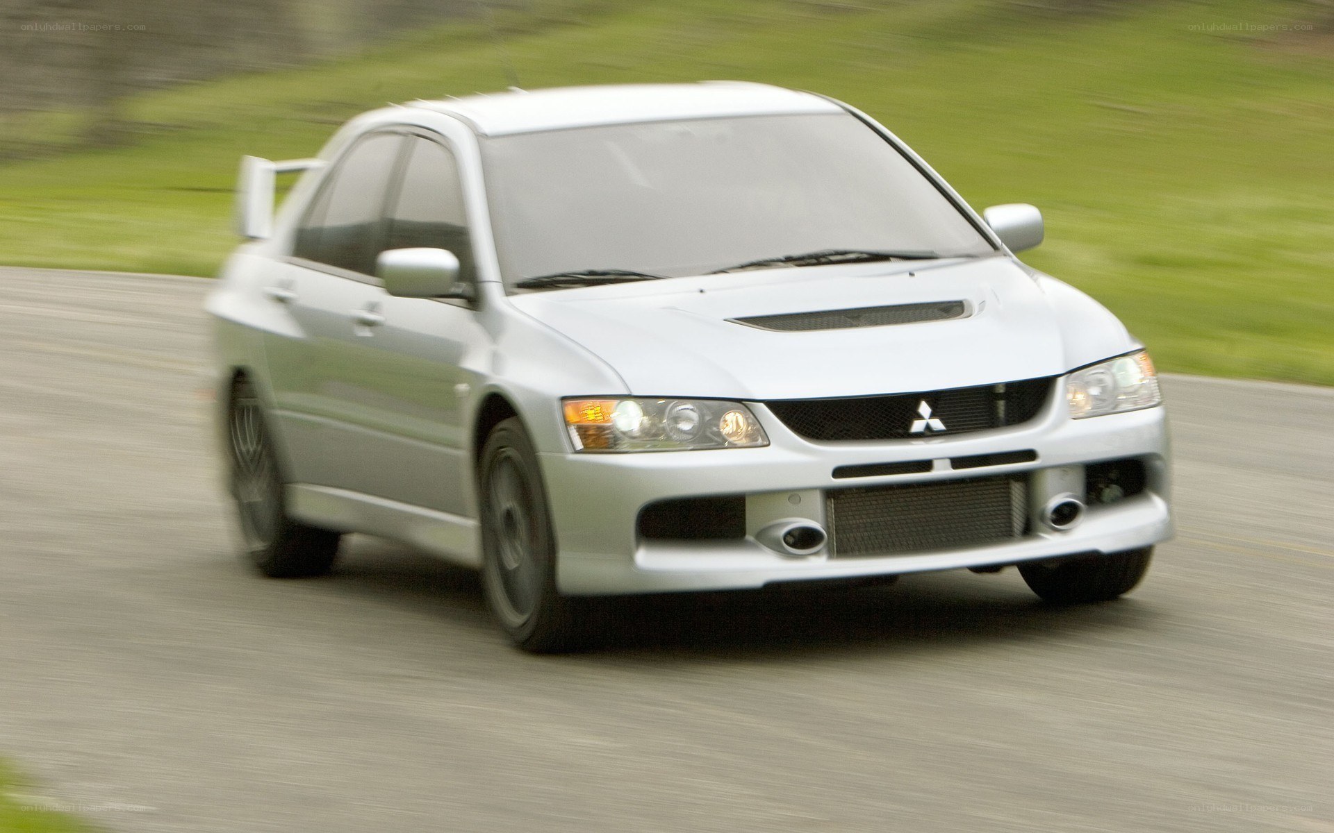 silver mitsubishi lancer evolution