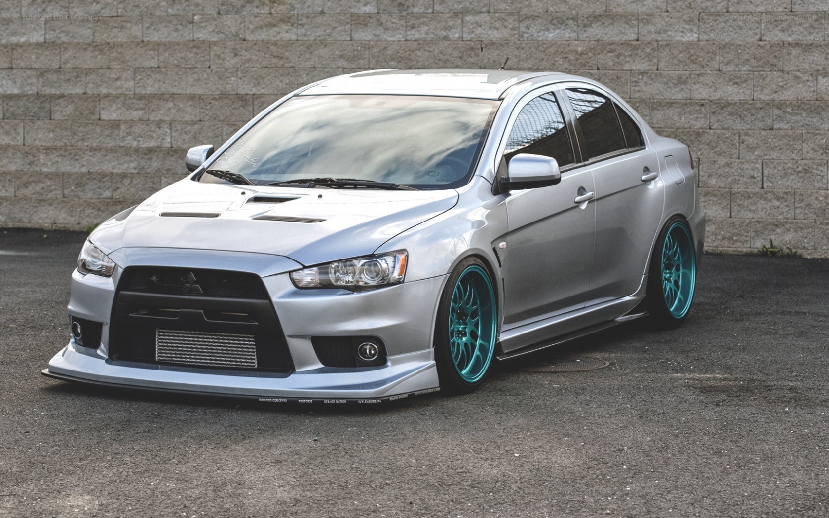 silver mitsubishi lancer evolution