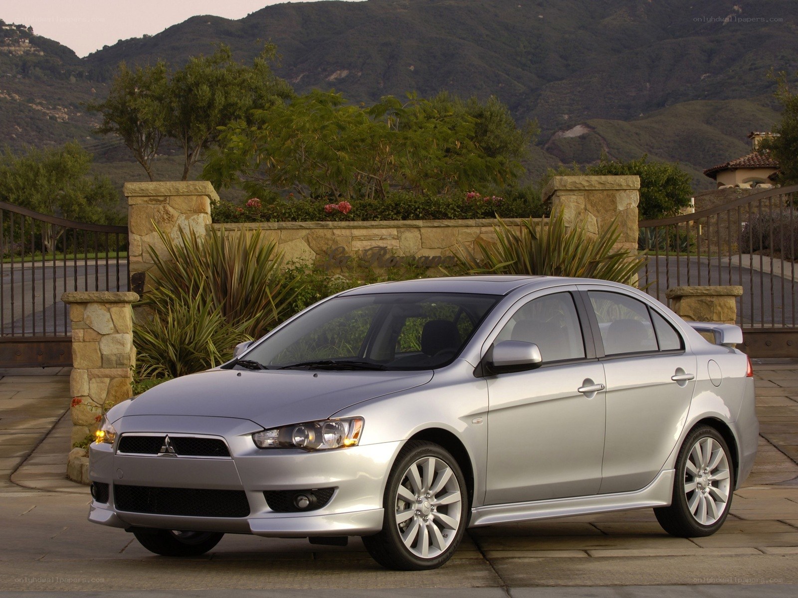 silver mitsubishi lancer sedan