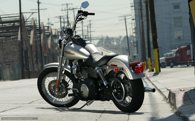 Silver Motorcycle on Street — Urban, Afternoon