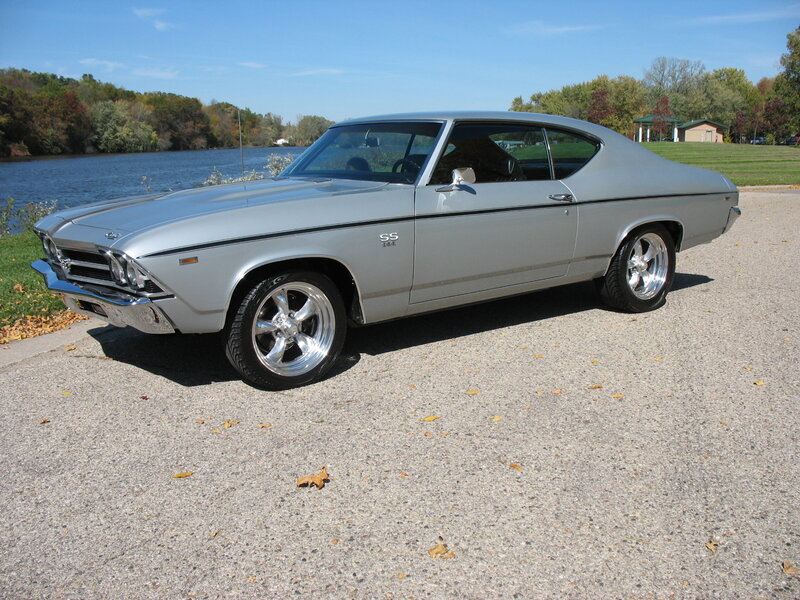 Silver Muscle Car — Serene, Autumn