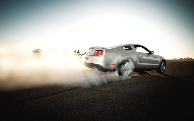Silver Mustang doing a burnout