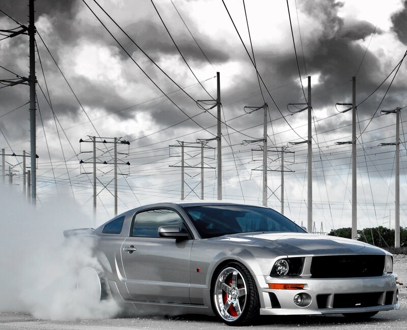 silver mustang doing burnout