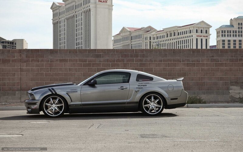 Silver Mustang in Las Vegas