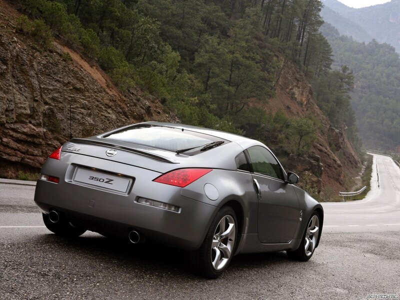 Silver Nissan 350z