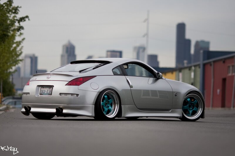 silver nissan 350z with custom wheels