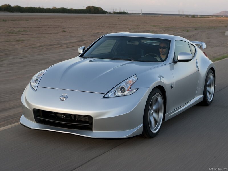 silver nissan 370z in motion