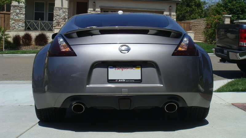 silver nissan 370z rear view