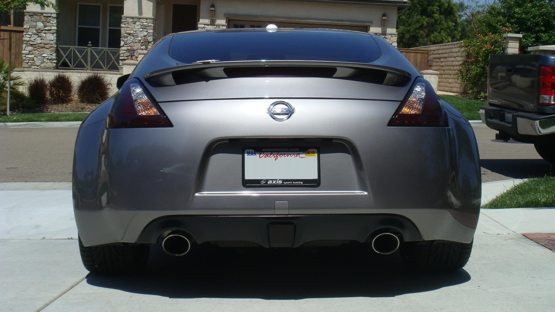 silver nissan 370z rear view