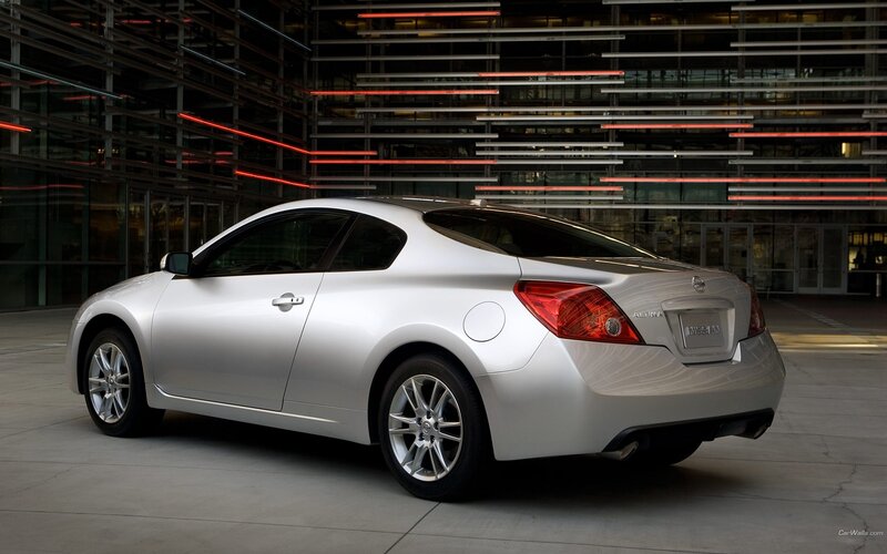 silver nissan altima coupe
