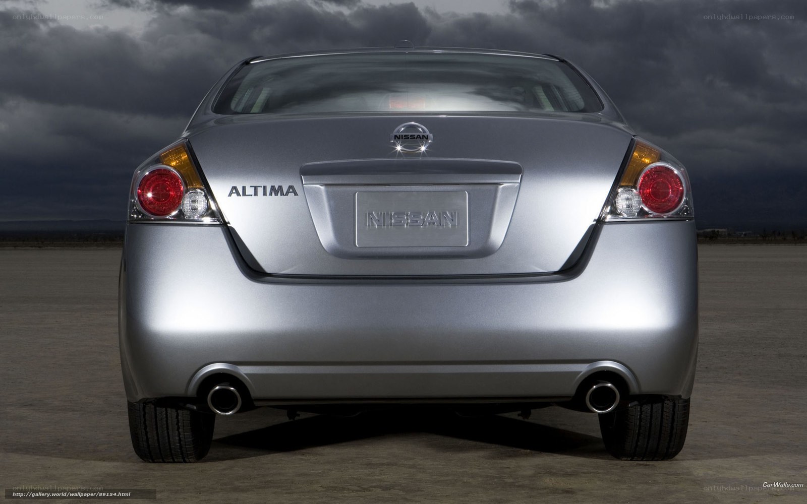 silver nissan altima rear view