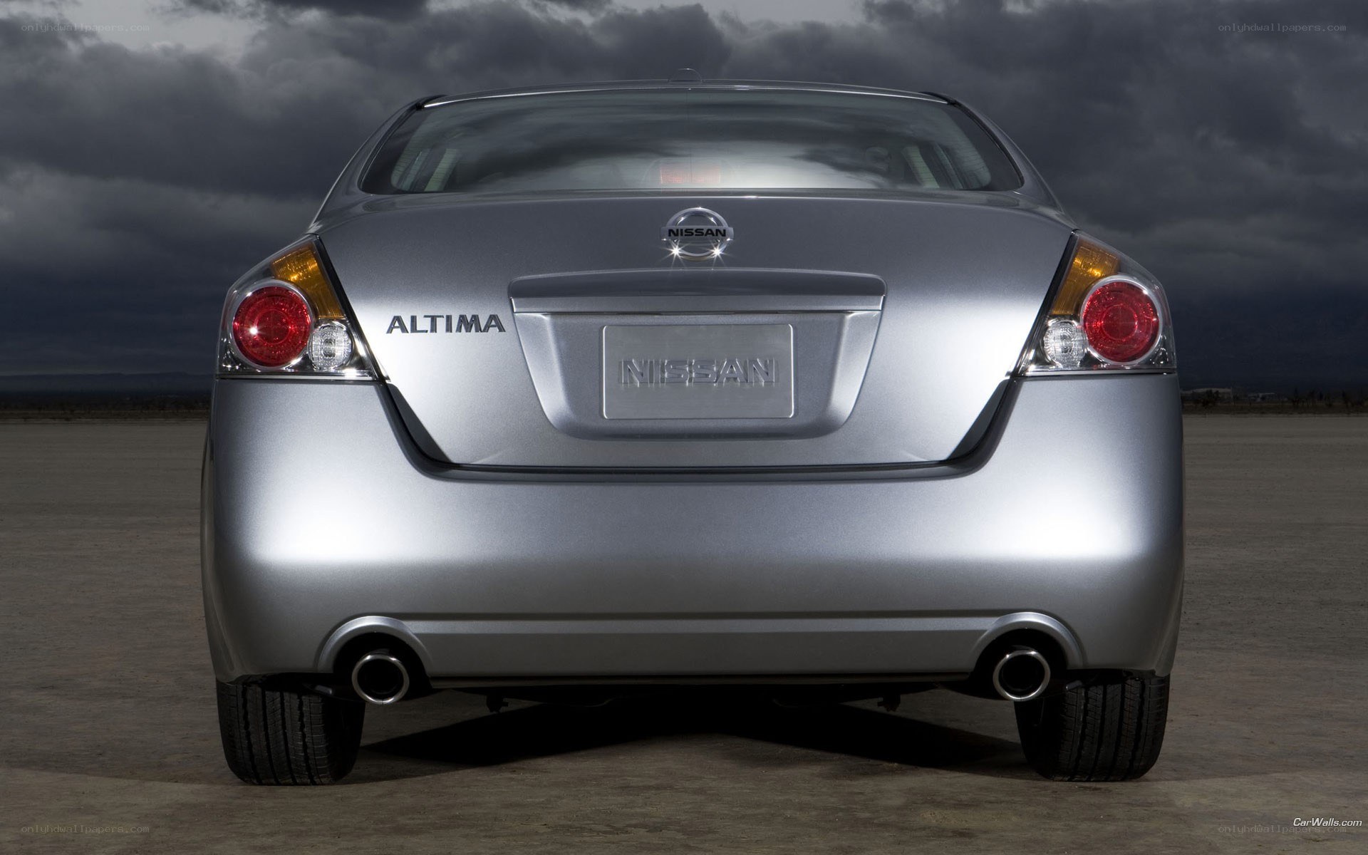 silver nissan altima rear view