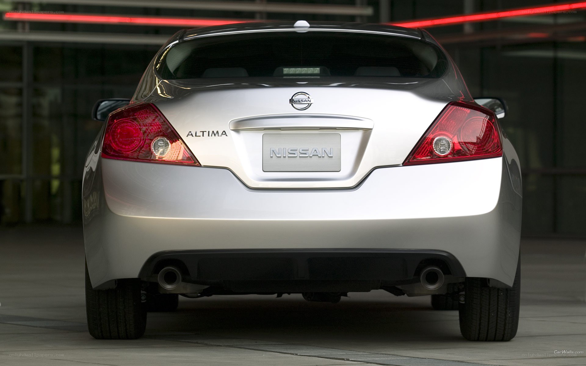 silver nissan altima rear view
