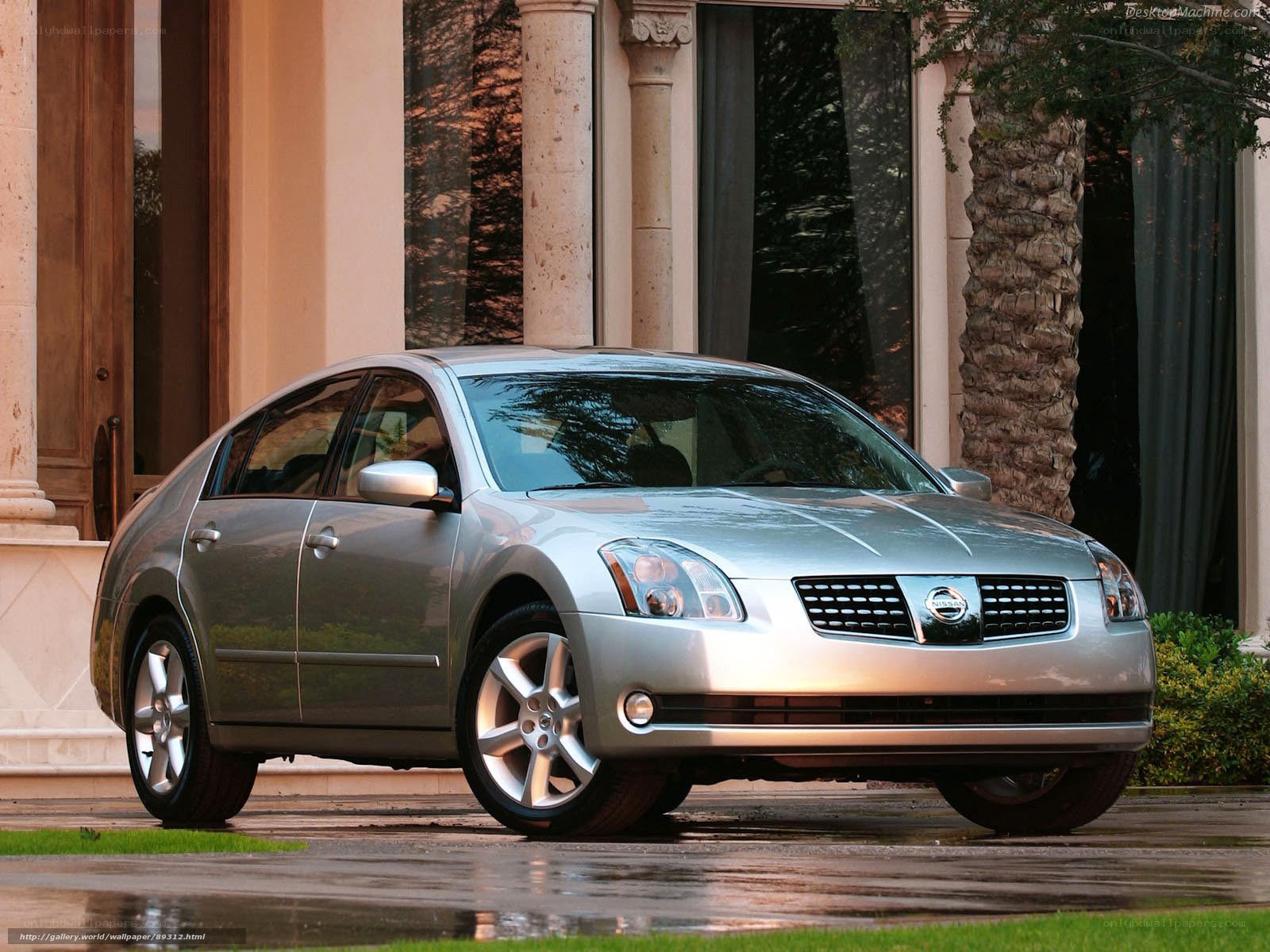 silver nissan altima sedan
