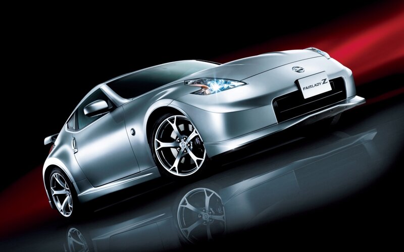 Silver Nissan Fairlady Z