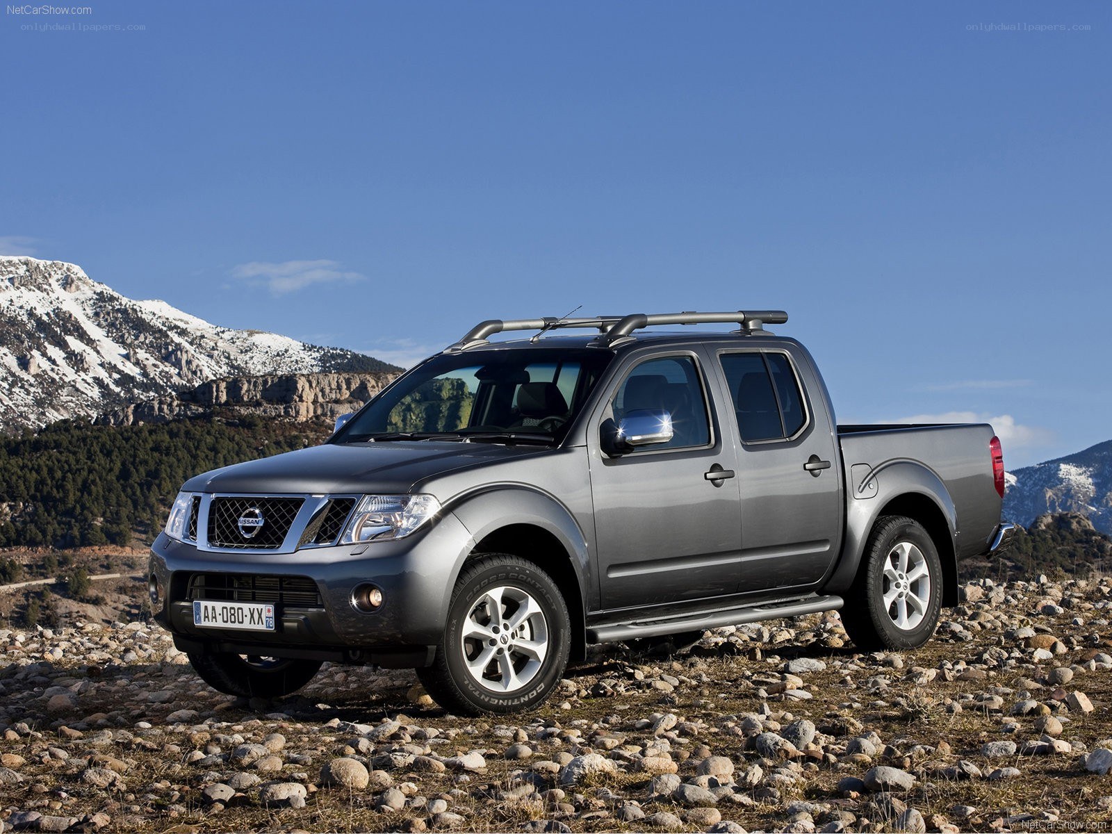 silver nissan frontier pickup truck