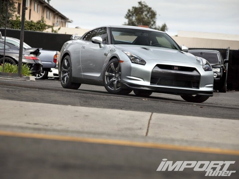 Silver Nissan Gt-r — Calm