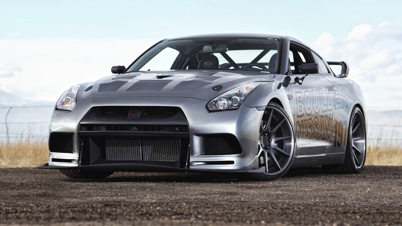 silver nissan gt-r race car
