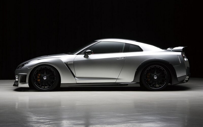 silver nissan gt-r sports car