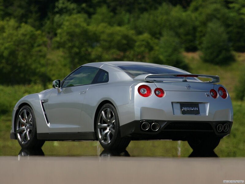 silver nissan gt-r sports car