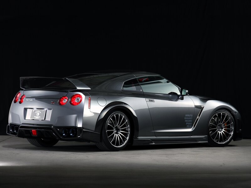 silver nissan gt-r sports car