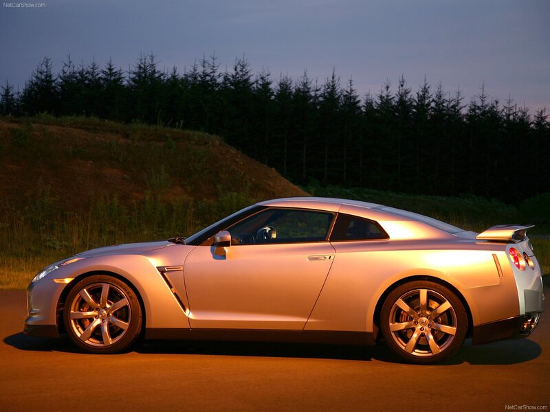 silver nissan gt-r sports car