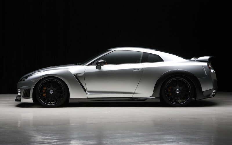 silver nissan gt-r sports car
