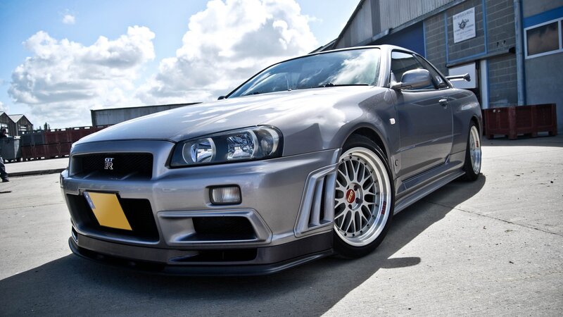 silver nissan gt-r sports car