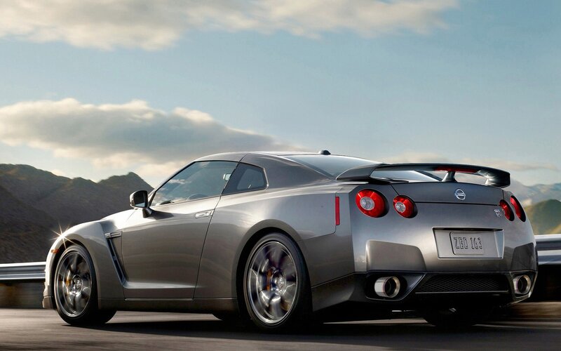 silver nissan gt-r sports car