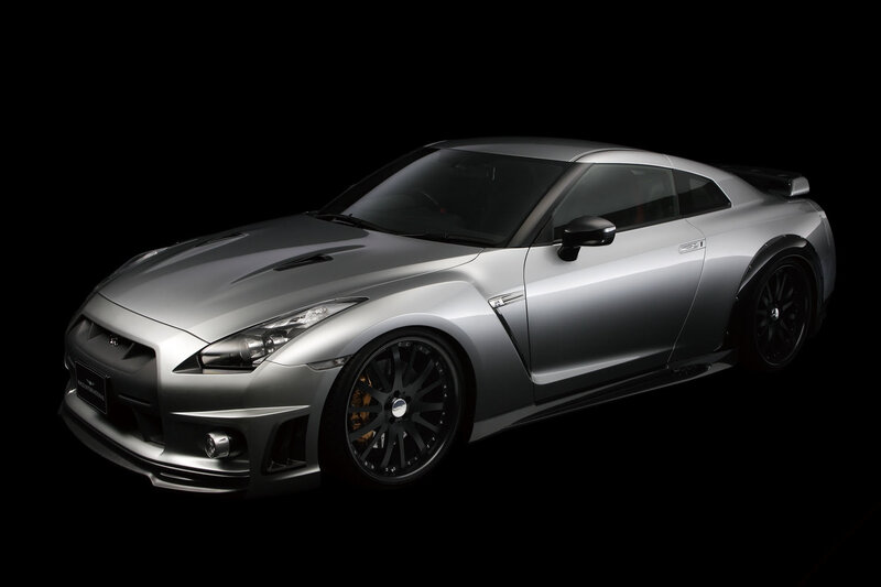 silver nissan gt-r sports car