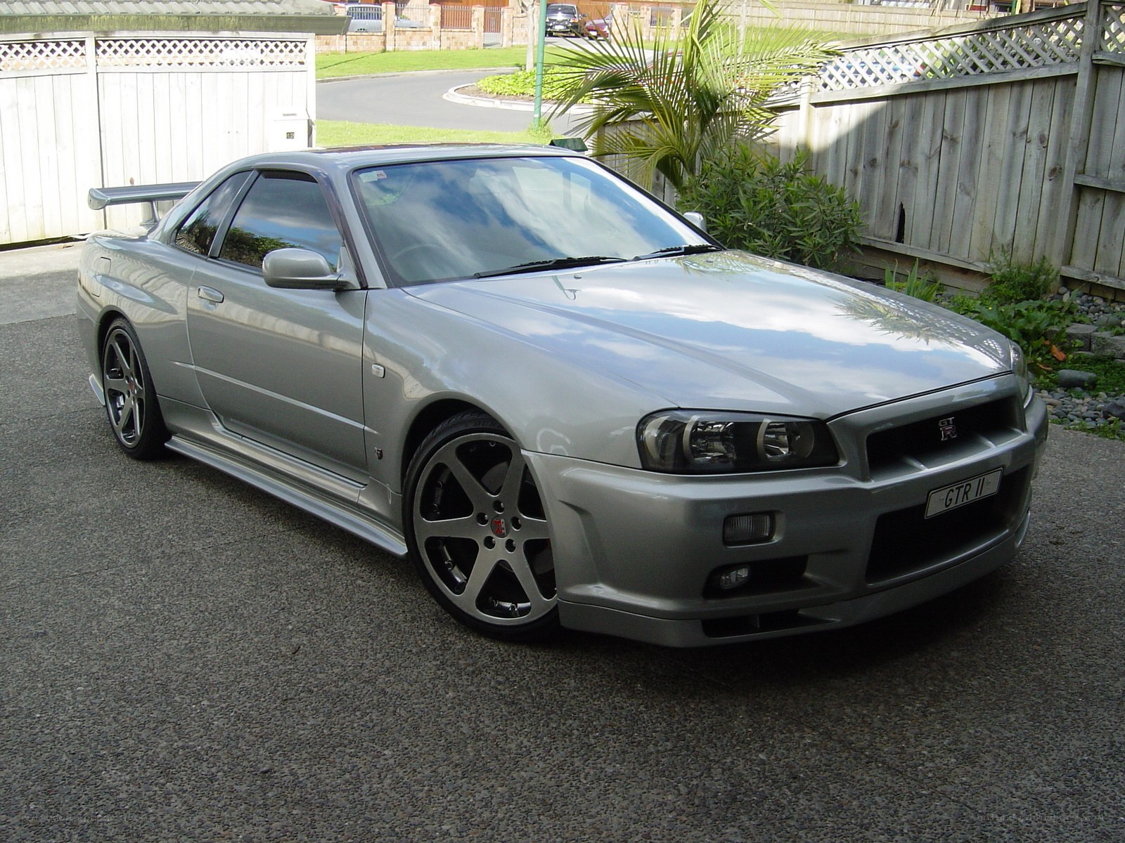 silver nissan gtr r34