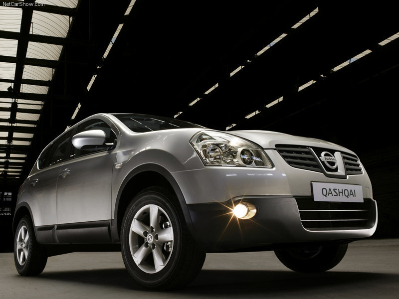 Silver Nissan Qashqai — Dramatic, Photograph