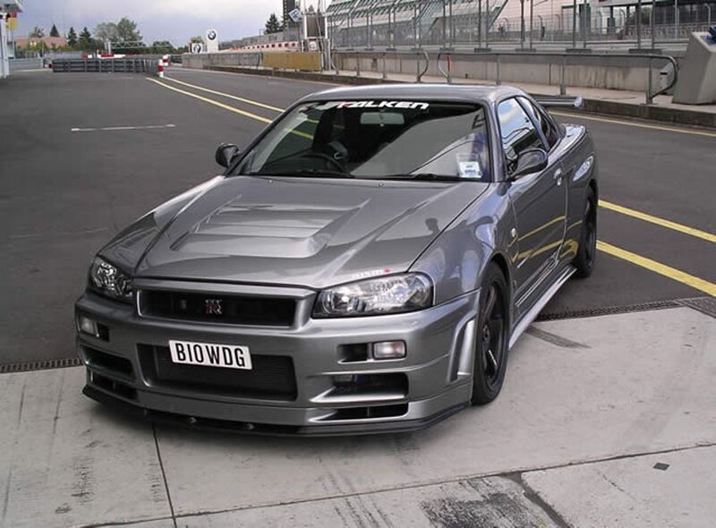 Silver Nissan Skyline — Gray, Calm