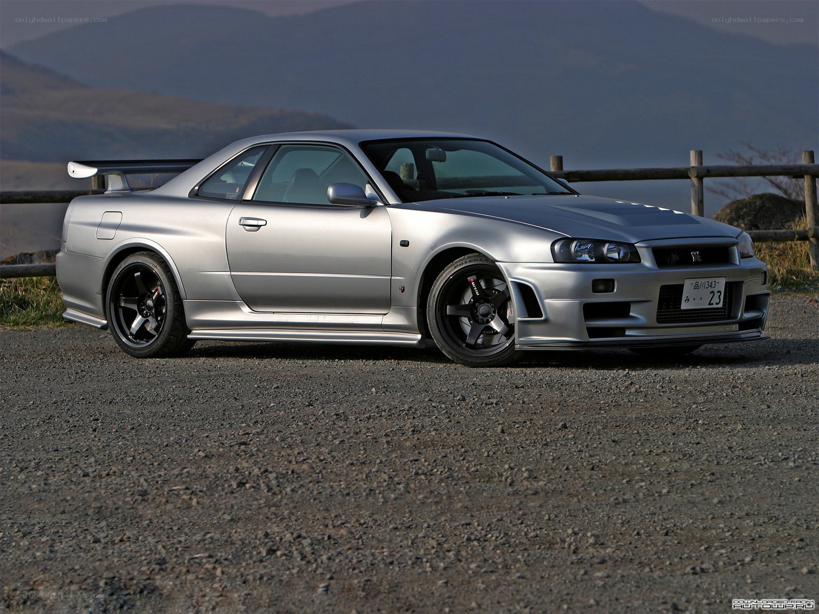 silver nissan skyline gtr